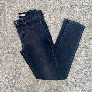 Gray Levi’s Jeans